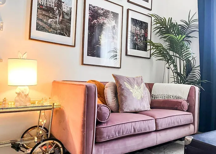 Whole Stylish 1880s Guinness Worker House בית אירוח