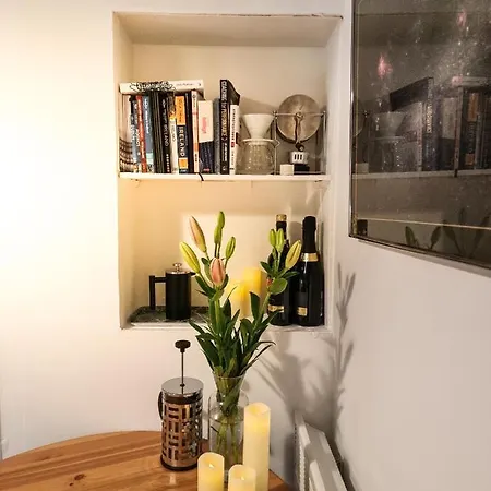 Whole Stylish 1880s Guinness Worker House Homestay
