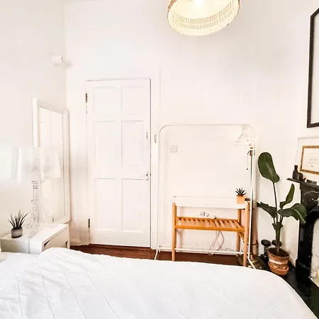 Stylish 1880s Guinness Worker House Habitación en casa particular *