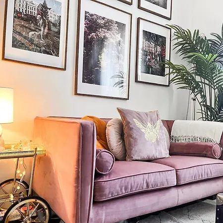 Stylish 1880s Guinness Worker House Habitación en casa particular