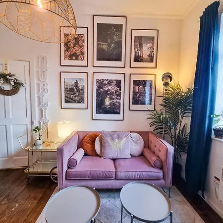 Stylish 1880s Guinness Worker House Habitación en casa particular