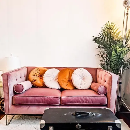 Whole Stylish 1880s Guinness Worker House دبلن