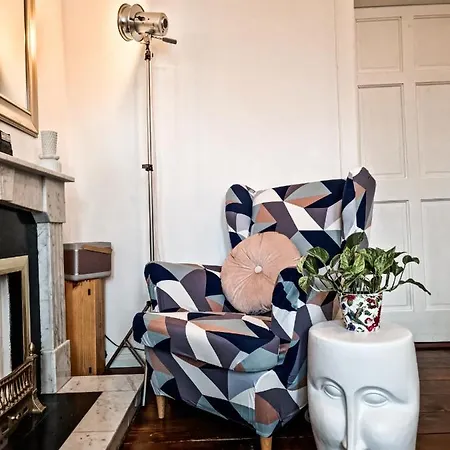 Whole Stylish 1880s Guinness Worker House Dublin